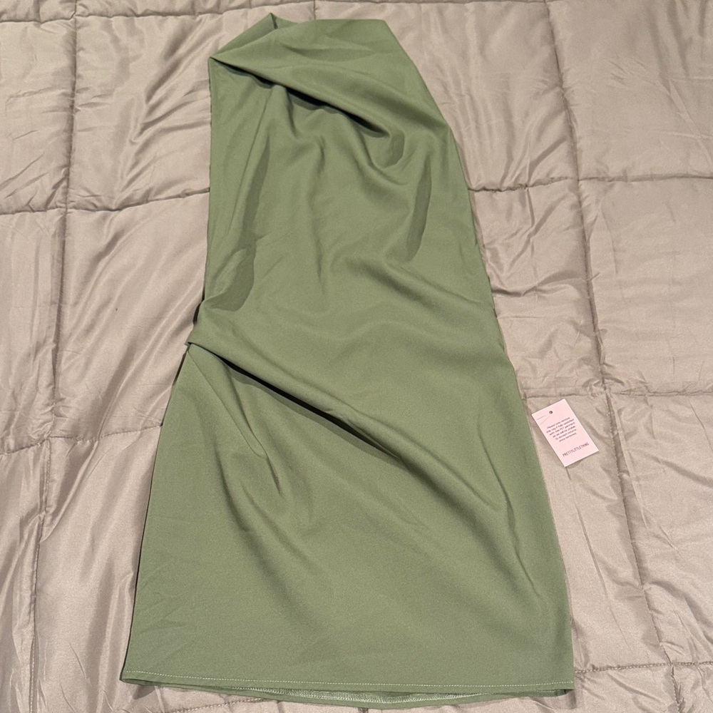 PrettyLittleThing Open Back Dress